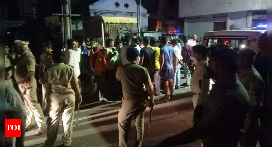 Three injured as two groups clash after road accident in Vadodara ...