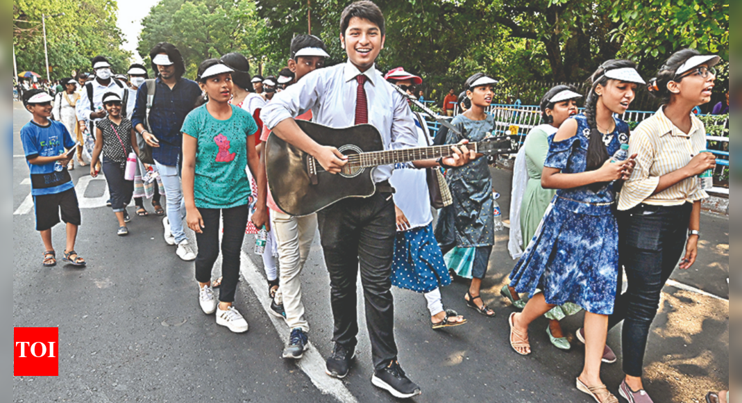 After 2 Yrs, City Celebrates Easter With Rally, Prayers | Kolkata News ...