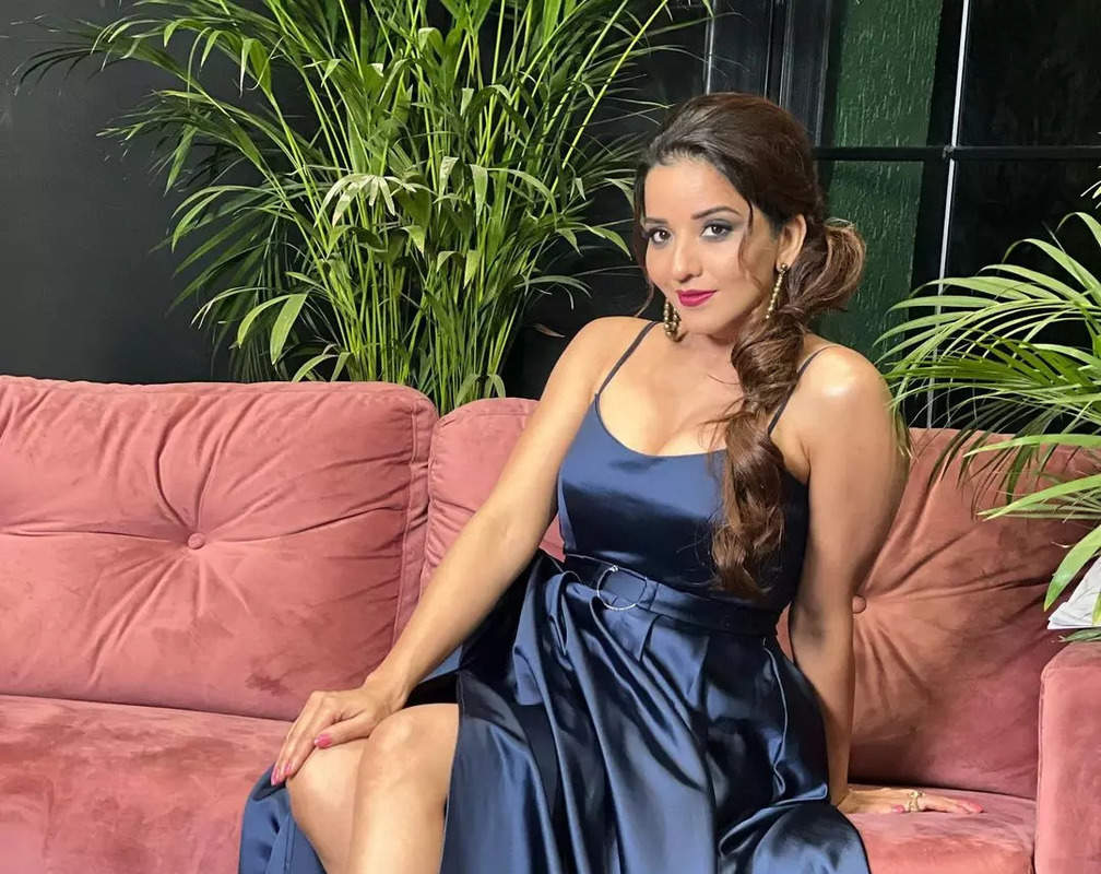 
Monalisa looks gorgeous as she poses in a slit gown
