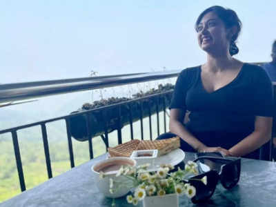 Actress Roshni Tanwi Bhattacharyya enjoys a holiday mood in Darjeeling