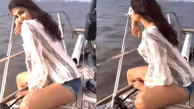 Rhea Chakraborty recites a beautiful poem while enjoying yacht ride: 'Toofano se guzarte hue un leheron se mulaqat hui...'