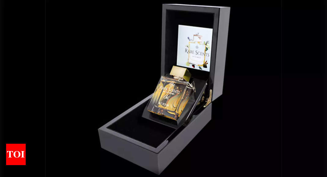 Perfume with gold flakes inside hot sale