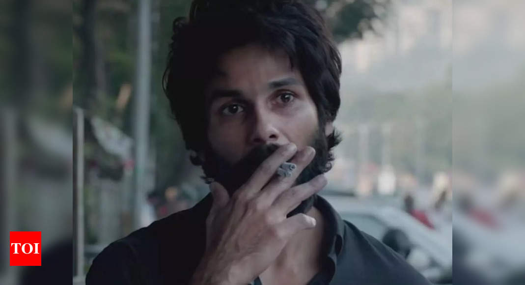 Shahid Kapoor reveals ‘Kabir Singh’ made him quit smoking, says ‘I can’t, I don’t drink’ – Times of India
