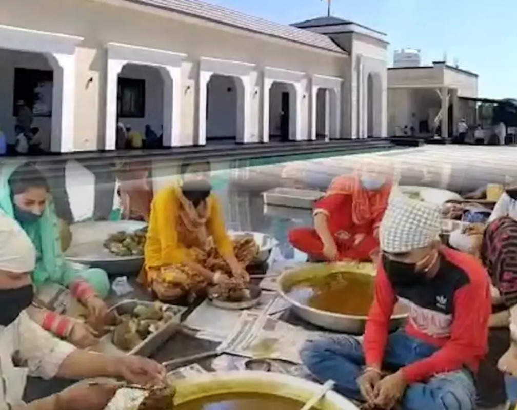 
Do you know about a langar hall that serves food to 60,000 people every day?
