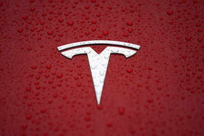 Tesla 1Q earnings 7 times more than year ago on strong sales