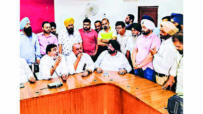 City hotel owners meet AAP MLAs over new closing time