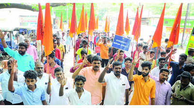 Hindu outfit cadres protest teacher’s ‘bid to convert pupil’