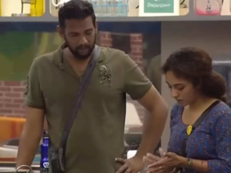 Throwback Thursday: Do you remember this hilarious Gulab Jamun cooking experiment by Pearle Maaney and Sabumon in Bigg Boss Malayalam?