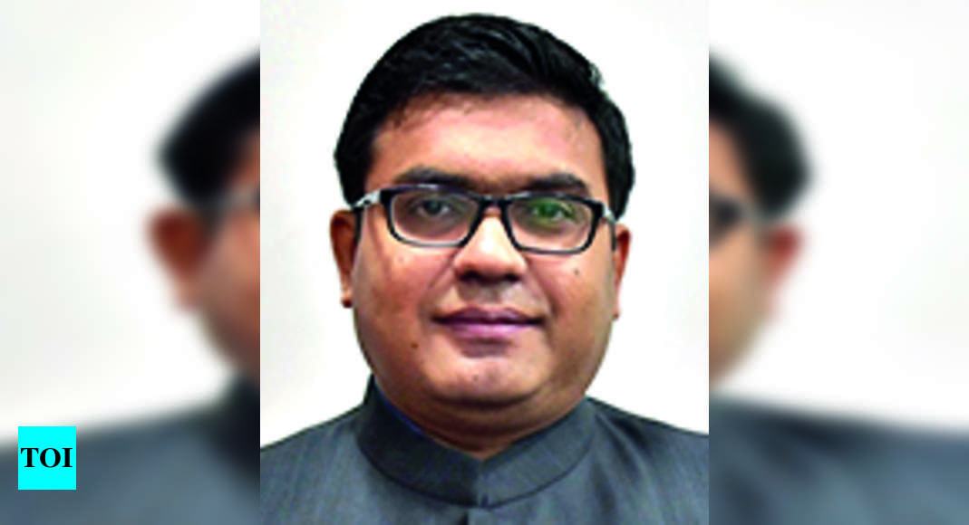 middha-new-passport-officer-wants-faster-delivery-kolkata-news