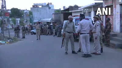 Jammu: One security staff killed, seven injured in Sunjwan encounter
