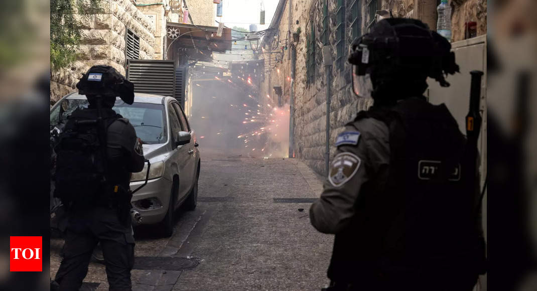 Israeli police storm Jerusalem holy site after rock-throwing – Times of India