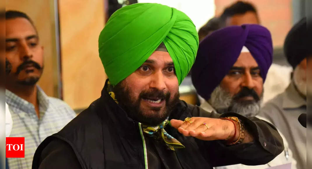 punjab:   Sidhu, opposition leaders raise farmer suicides, low wheat yield issues in Punjab | India News – Times of India