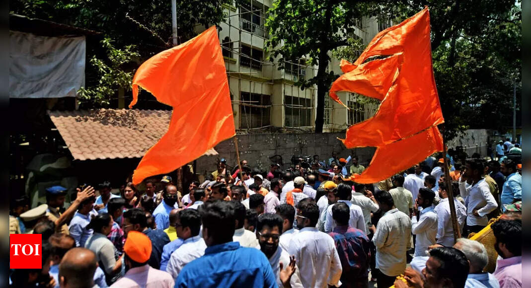 Hanuman Chalisa row live: Mumbai cops arrest MLA Ravi Rana, wife Navneet