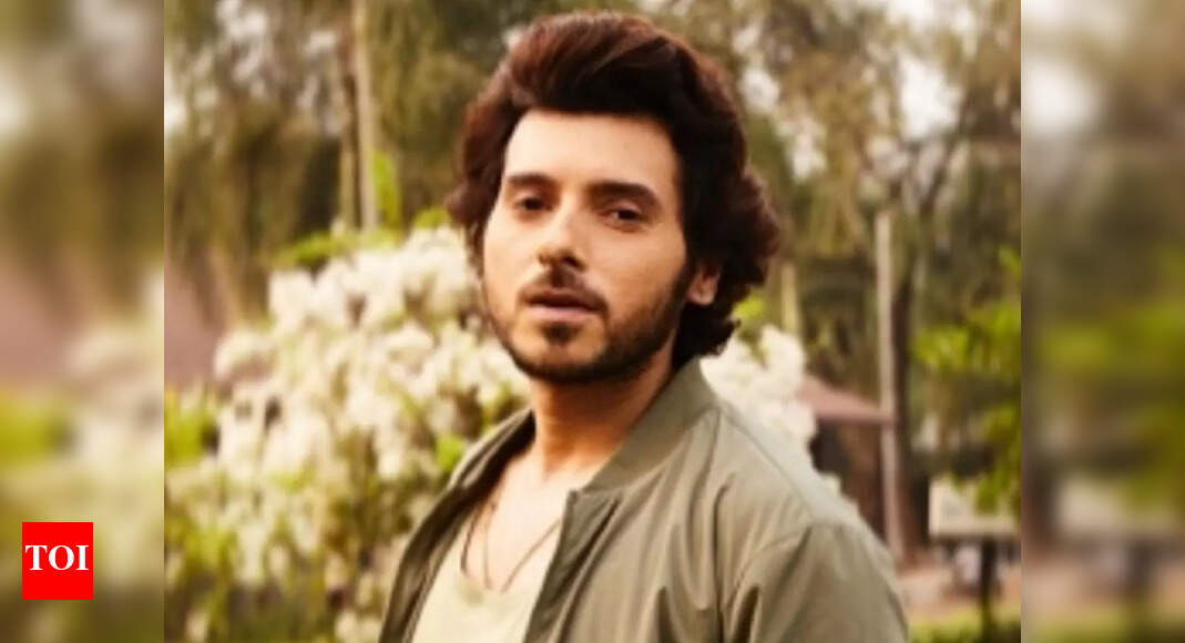 Divyenndu Sharma: Having just a voice as a co-actor is unique ...