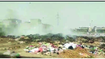 Garbage set on fire at veg market at Bahadur Road, complain residents