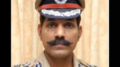Tamil Nadu DGP calls on woman SI who was stabbed on duty in Tirunelveli