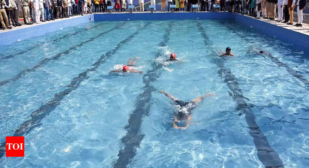 Swimming Pools Make Asplash As Mercury Soars | Patna News - Times of India