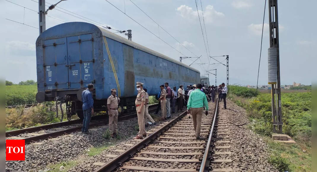 Live: 15 more Sri Lankan refugees arrive in Tamil Nadu