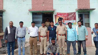 1 held for extracting gum from Melghat