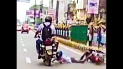 Sp's '...4ft Road, …6ft Under' Tweet For Bikers Goes Viral | Chennai News - Times of India Sp's '...4ft Road, …6ft Under' Tweet For Bikers Goes Viral | Chennai News - Times of India