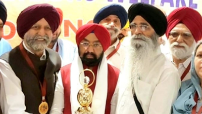 Punjab: SGPC confers Anmol Sikh Rattan award on Vikramjit Singh Sahney