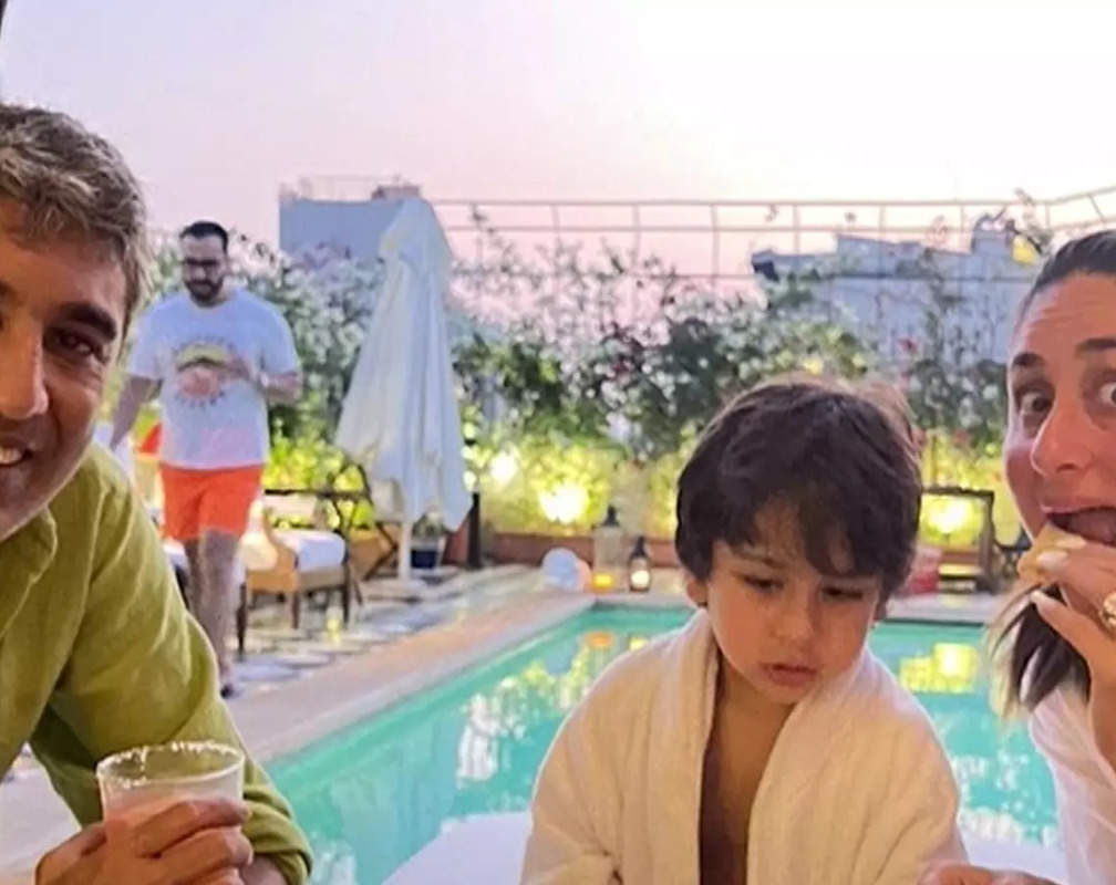 
Saif Ali Khan photobombs an adorable picture of Kareena Kapoor Khan and Taimur spending quality time at their home with friends
