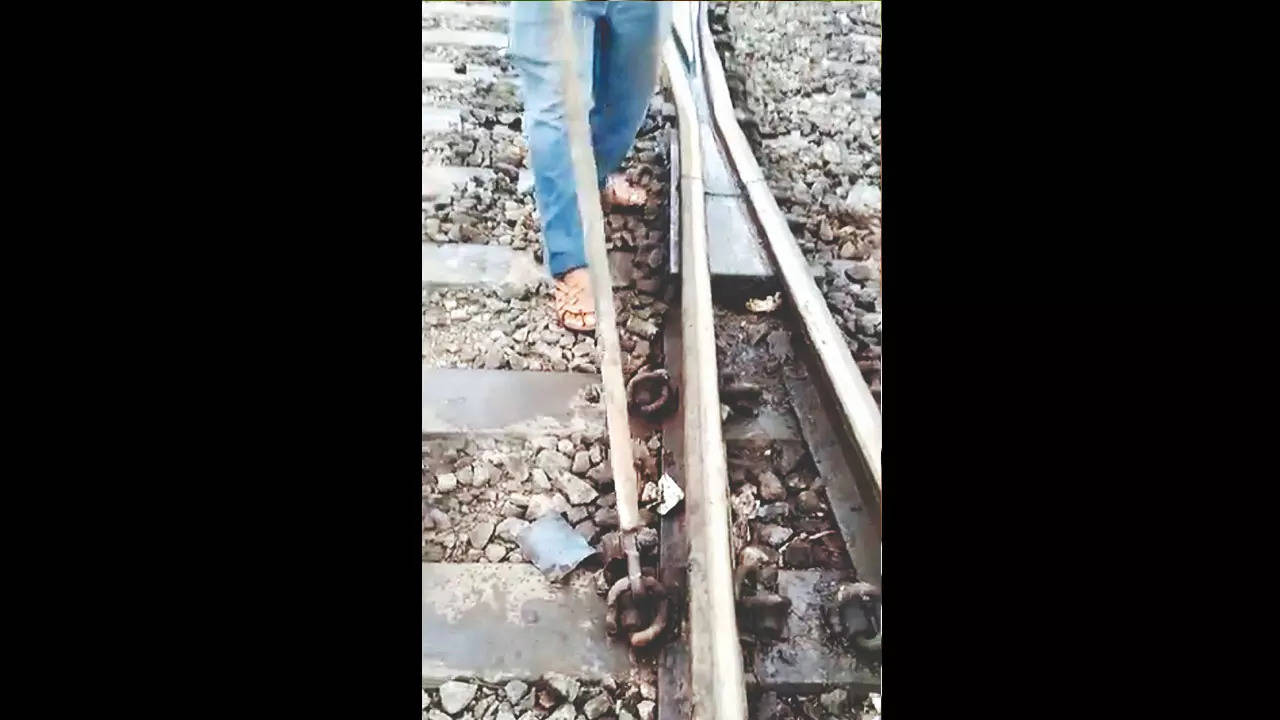 Tirupati: Tirupati-Machilipatnam special train derails near Tirupati  railway station | Amaravati News - Times of India