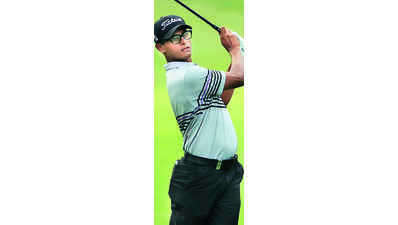 Madappa shoots 66 to share lead with Ahlawat