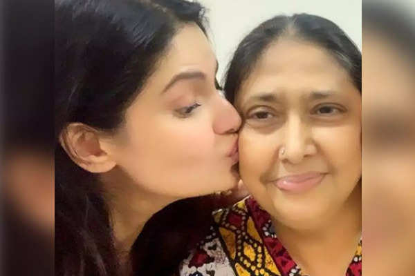 Zareen Khan's mother admitted to the ICU