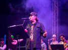 Punekars enjoy an evening full of love songs by Mohit Chauhan at a city event