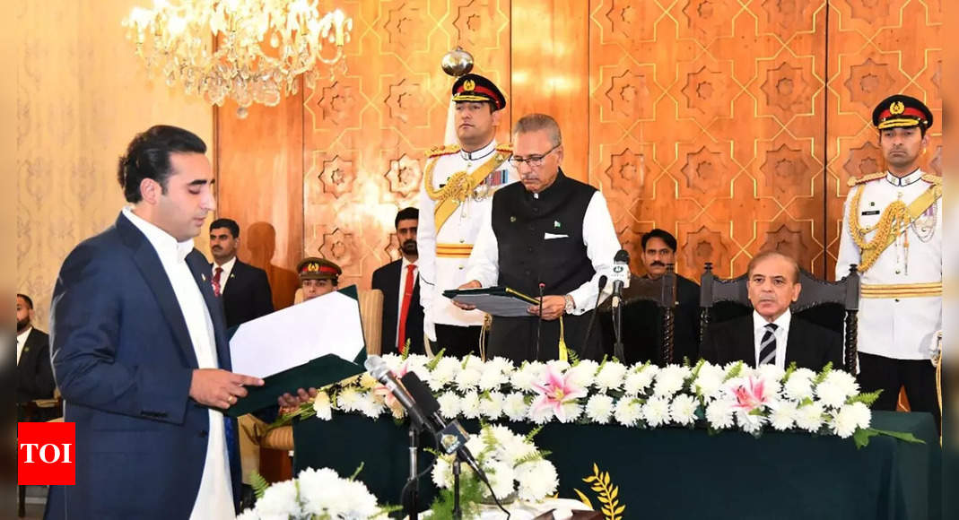 Bilawal Bhutto-Zardari takes oath as Pakistan’s foreign minister – Times of India