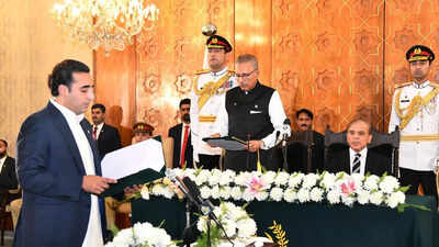 Bilawal Bhutto Zardari takes oath as Pakistan's foreign minister ...