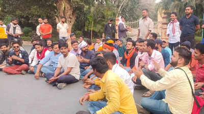 Students protest as Banaras Hindu University V-C attends iftar party