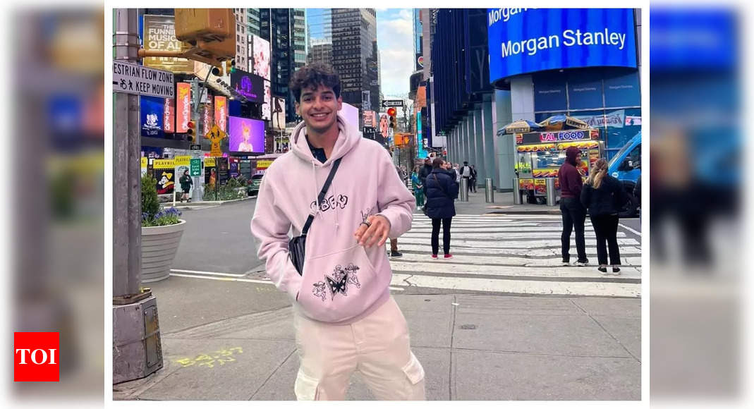 Ishaan Khatter shares pictures from the picturesque Times Square; co-stars Katrina Kaif and Mrunal Thakur REACT – Times of India