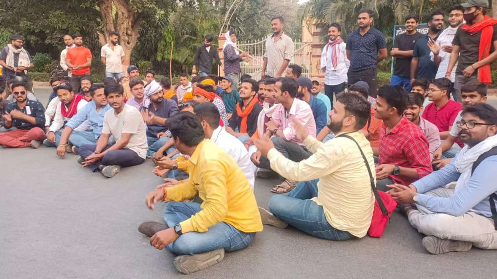 BHU students protest against V-C's iftar party