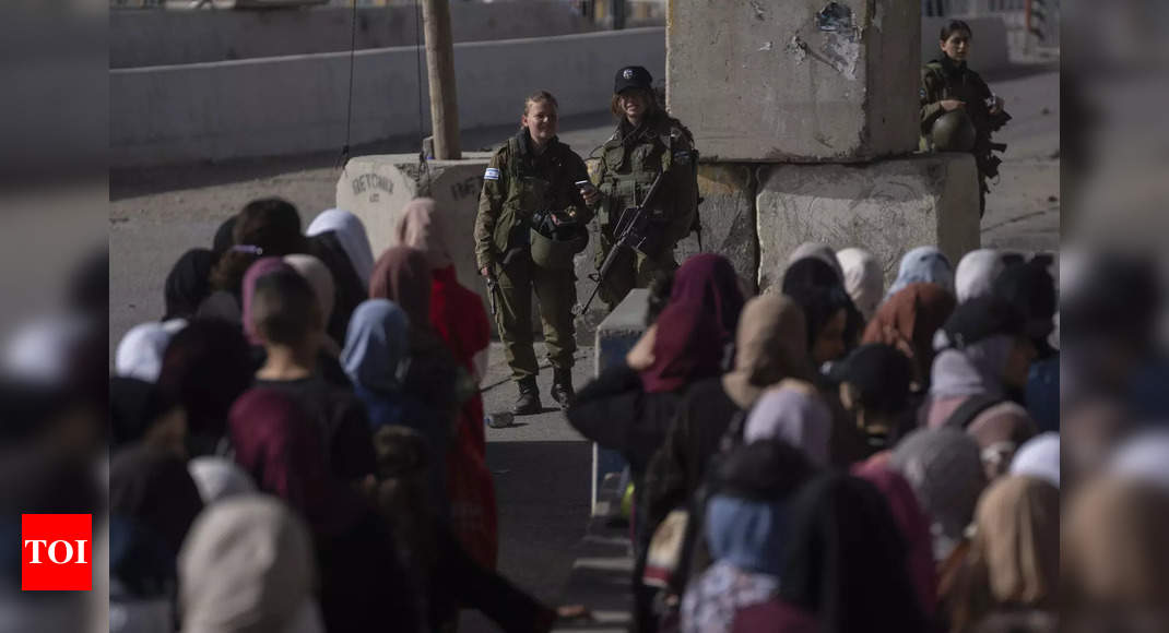Dozens hurt in fresh clashes at Jerusalem’s Al-Aqsa site – Times of India