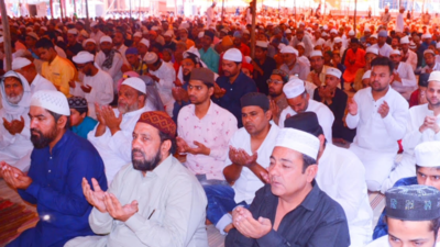 Alvida Namaz: Devotees offer prayer peacefully in UP amid ban on loudspeakers & namaz on roads