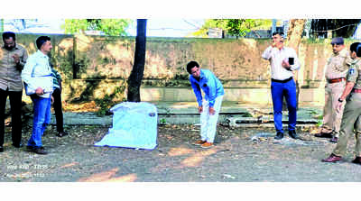 Constable shoots himself to death