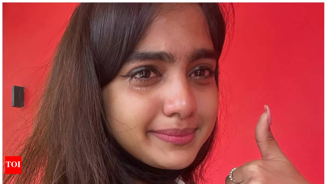 Devika Sanjay turns emotional as Makal opens to positive reviews |  Malayalam Movie News - Times of India