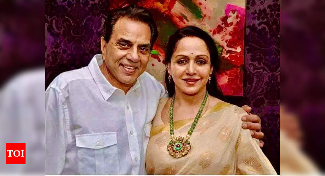 Hema Malini celebrates wedding anniversary with Dharmendra after he ...