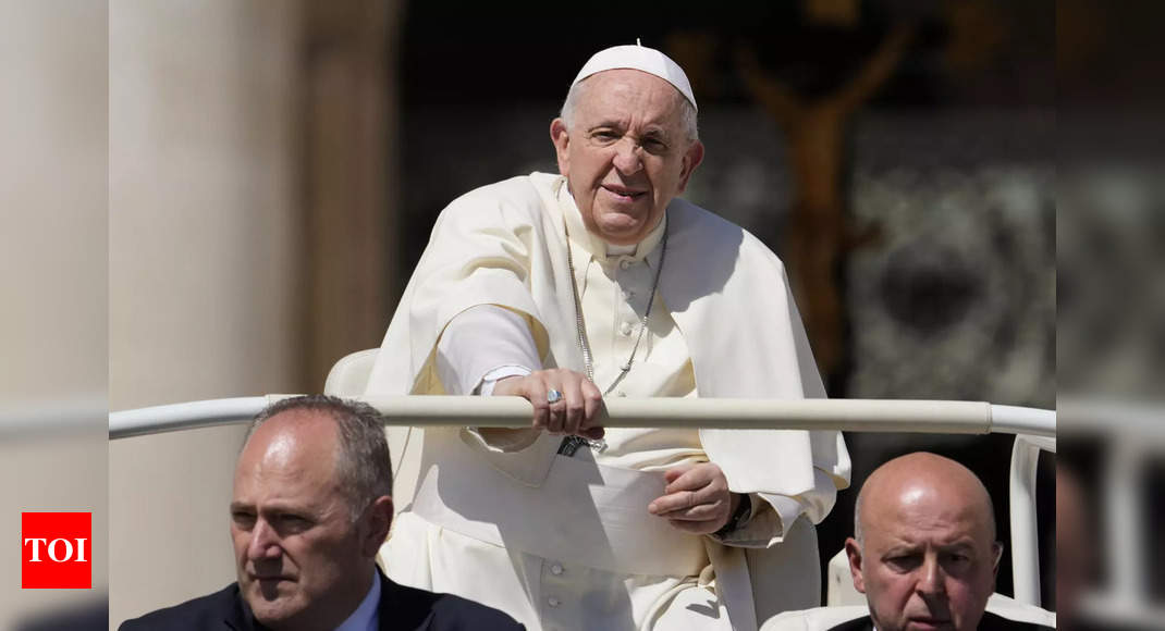 Pope says wants to go to Moscow to meet Putin over Ukraine – Times of India