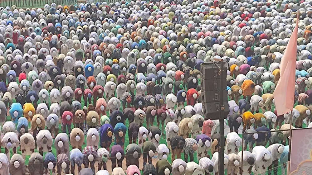 Photos from across country: Devotees throng mosques to offer Eid Namaz