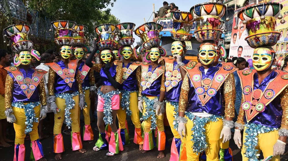 Photos of unique parade to please Goddess Puthumariamman in Madurai