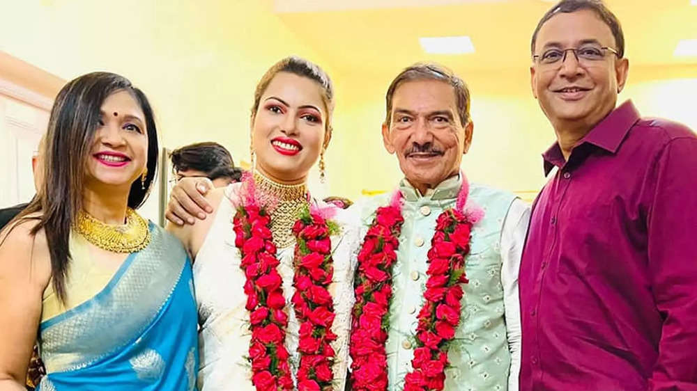 Viral photos of former India cricketer Arun Lal-Bulbul Saha's wedding