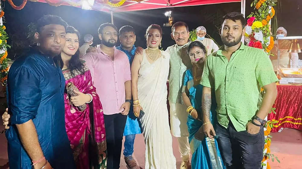 Viral pics of former India cricketer Arun Lal-Bulbul Saha's wedding