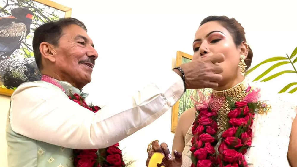 Viral photos of former India cricketer Arun Lal-Bulbul Saha's wedding