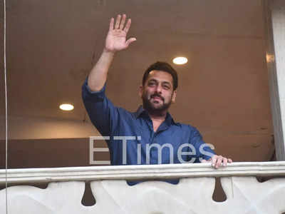 Salman Khan makes special Eid appearance, greets fans gathered outside Galaxy apartments - WATCH