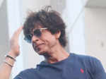 The king of hearts SRK ditched the traditional ensemble for a casual look for the festival.