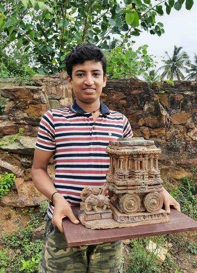 Dharwad student’s Hampi clay chariot model wins hearts on social media