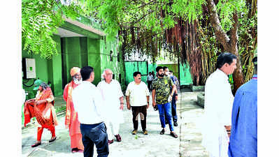 Parliamentary panel visits Sakkarbaug Zoo